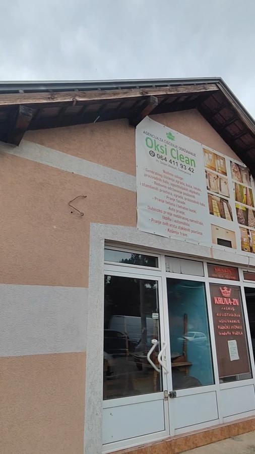 Stambeni i poslovni objekat sa dva lokala na placu od 4.6 ari u ulici Kneza Lazara u Jagodini