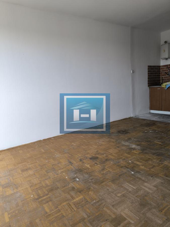 Idealna prilika! Stan sa terasom i pogledom u mirnom delu grada