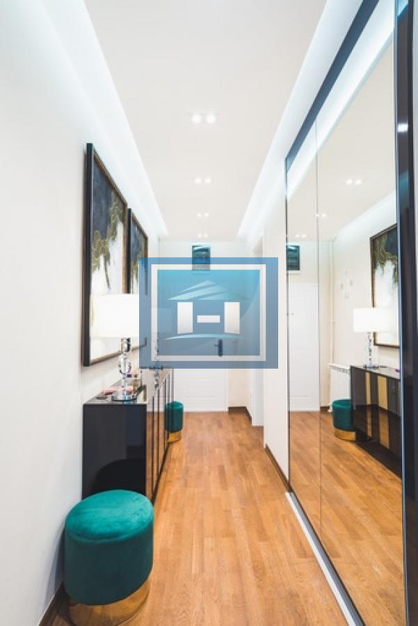 IZDAJE SE STAN U STROGOM CENTRU GRADA – U STARIM „MORAVSKI STIL“ ZGRADAMA