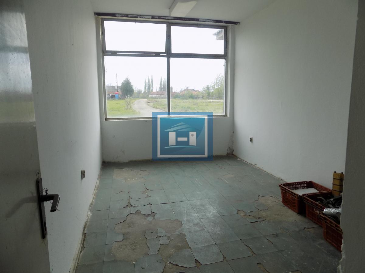 Hala za renoviranje sa kancelarijskim delom