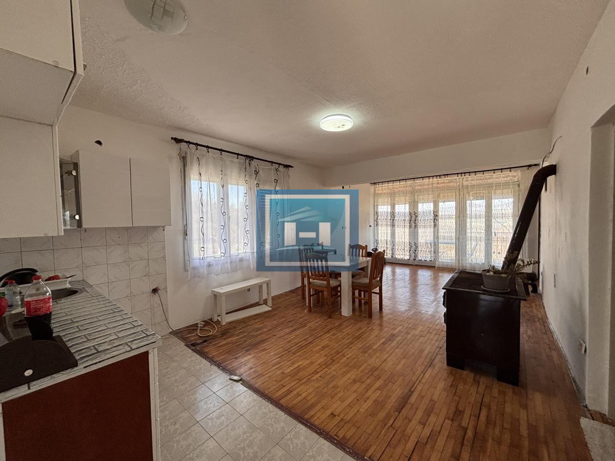 Seosko domaćinstvo – kuća preko 300 m² na placu preko 30 ari