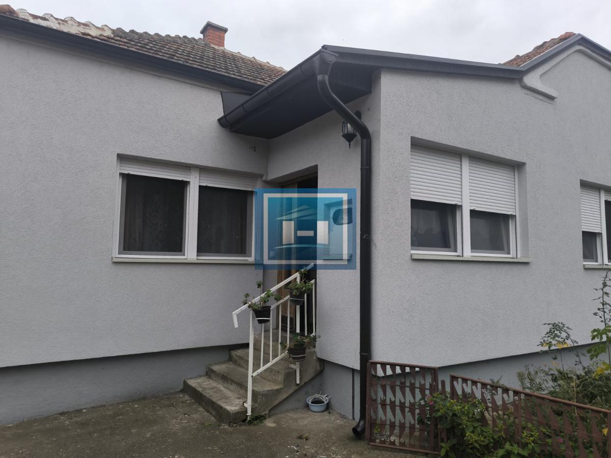 RENOVIRANA KUĆA SA POMOĆNIM OBJEKTOM – MIRAN KRAJ, BLIZINA VRTIĆA