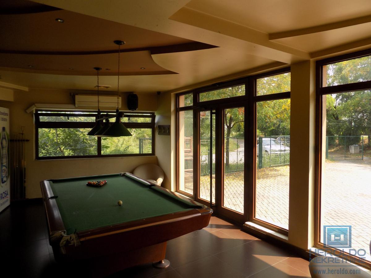 NA PRODAJU – BALON ZA FUDBAL SA KOMPLETNIM INVENTAROM