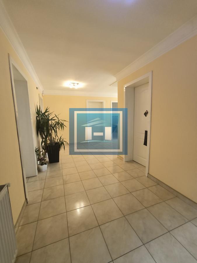 Na prodaju – Luksuzna porodična kuća