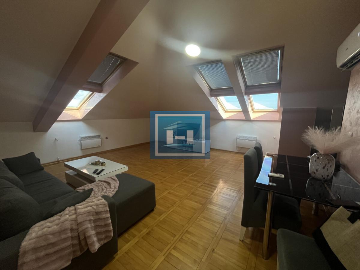 Namešten dvosoban stan u novijoj zgradi