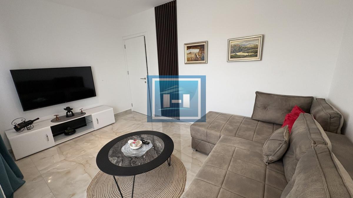 IZDAJE SE LUKSUZAN STAN U KOMPLEKSU CRNJANSKI – 45m²