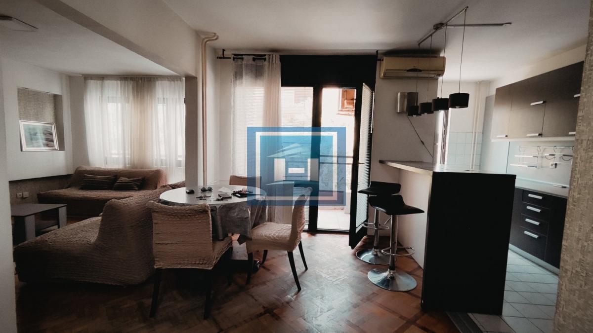 Kompletno namešten stan u užem centru grada