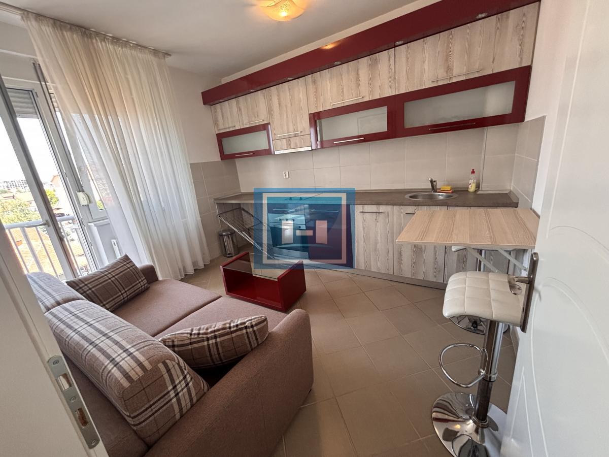 Izdajemo kompletno namešten  dvosoban stan u Wingu