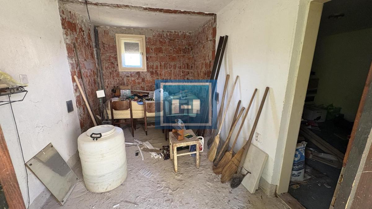 KUĆA SA ZEMLJIŠTEM – MIR I PRIRODA NA SAMO 10 MINUTA OD GRADA