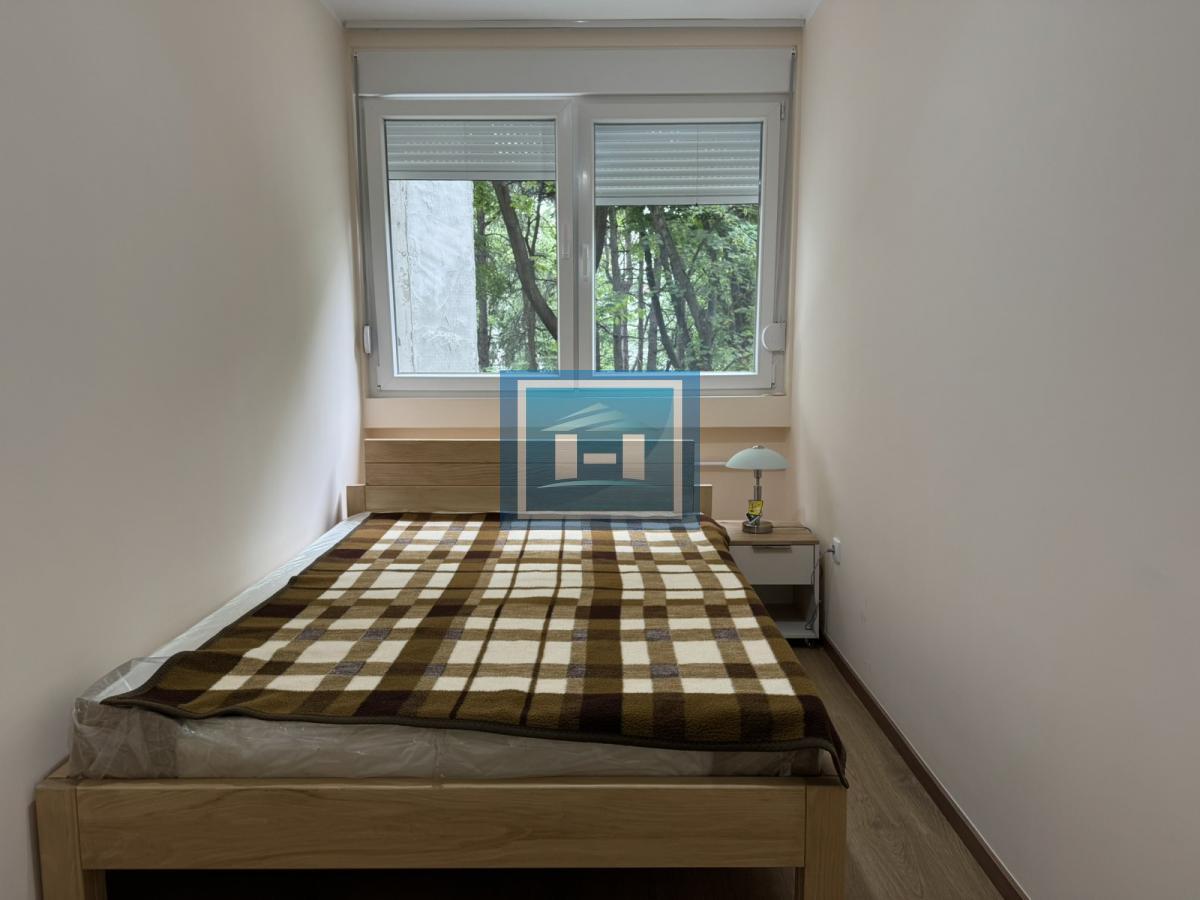 Prelep stan na Voždovcu – terasa + parking + prvi sprat!