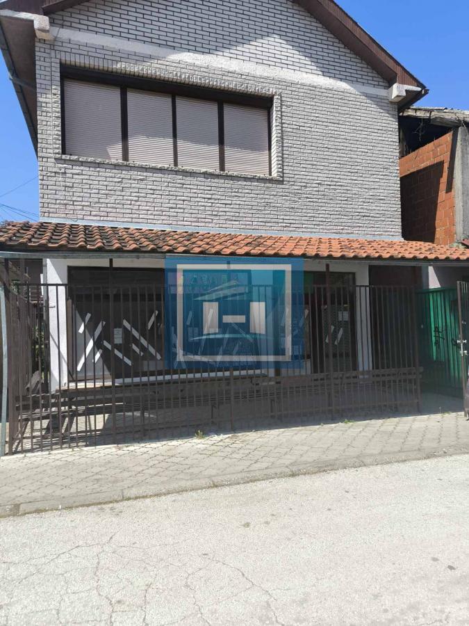 Na prodaju poslovno-stambeni prostor – 90m² Ćuprija