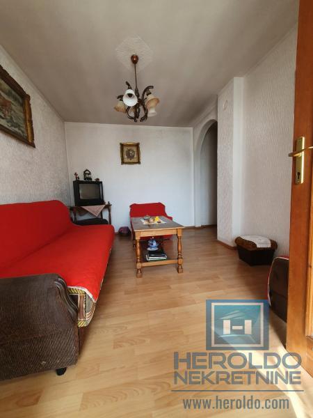 Kuća u Voljavču, kod škole