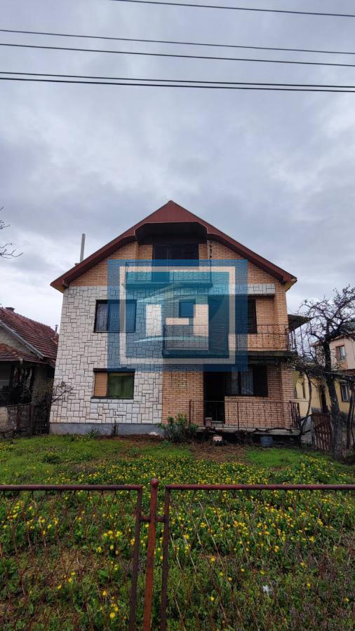 Kuća u centralnom delu Batočine pogodna za višečlane porodice