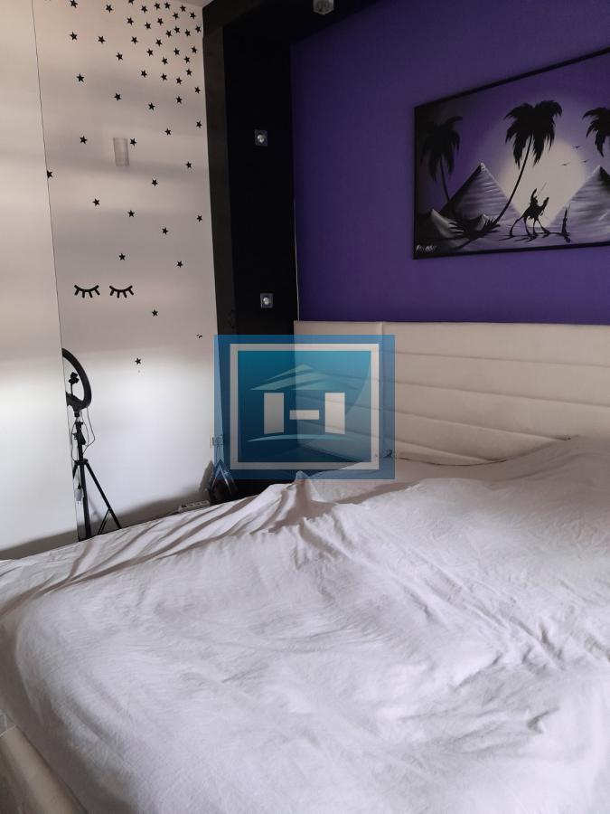 Na prodaju jednoiposoban stan – sam centar Kragujevca, pogled na crkvu!