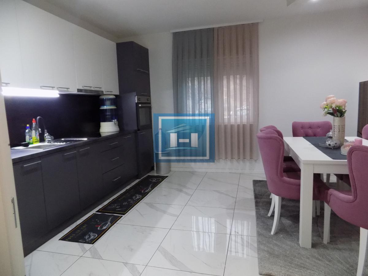 Stan u dva nivoa na idealnoj lokaciji!