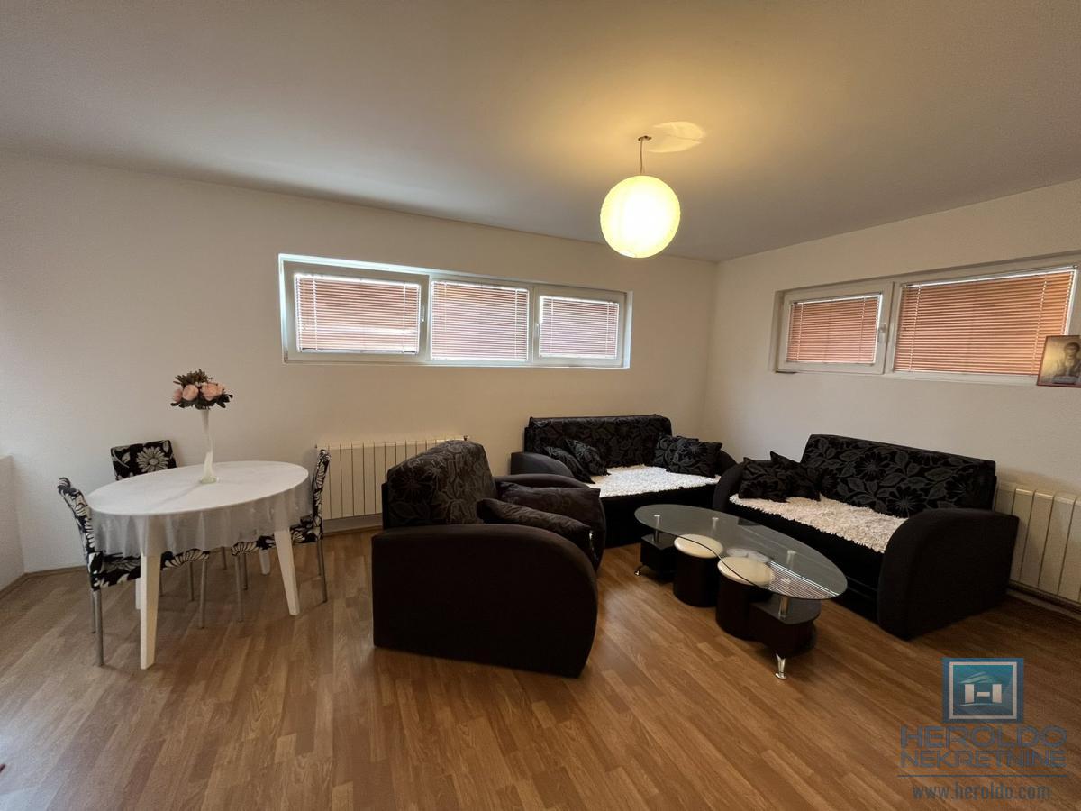 Dvosoban stan na super lokaciji