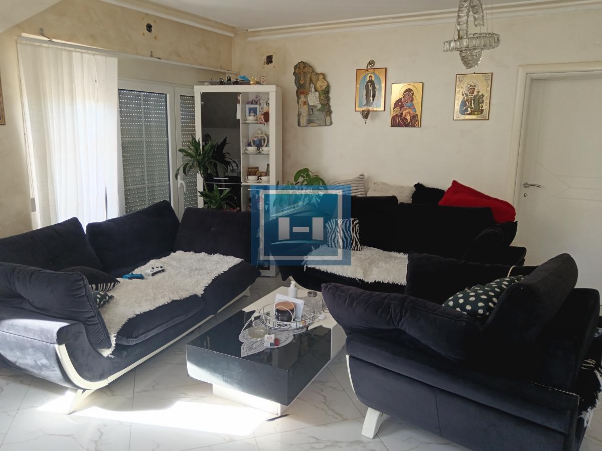 Idealno za preduzetnike – Kuća sa halom i vagom do 60 tona!