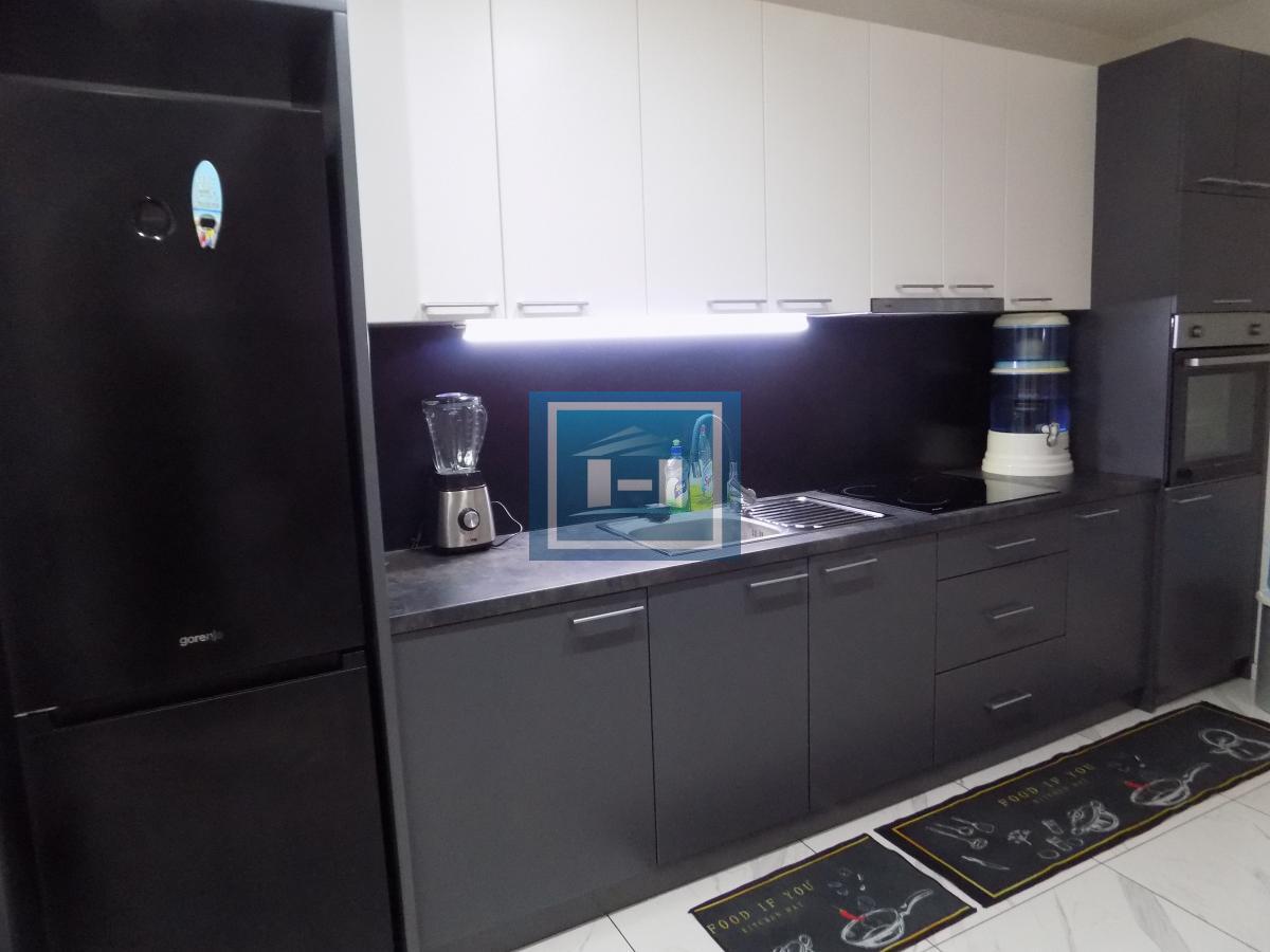 Stan u dva nivoa na idealnoj lokaciji!