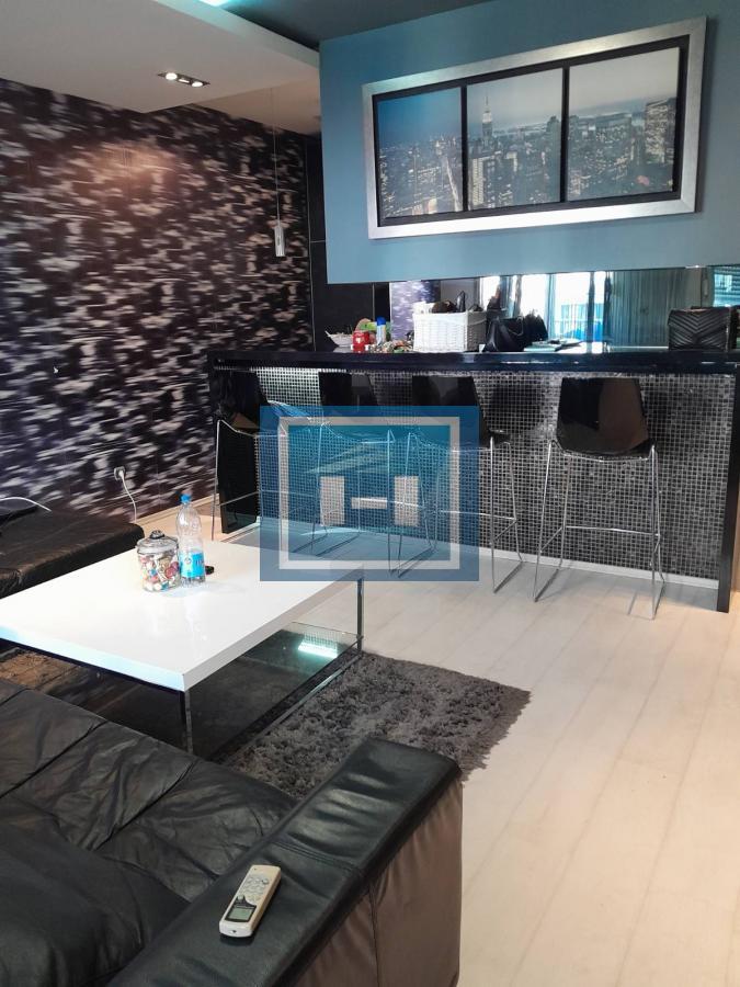 Na prodaju jednoiposoban stan – sam centar Kragujevca, pogled na crkvu!