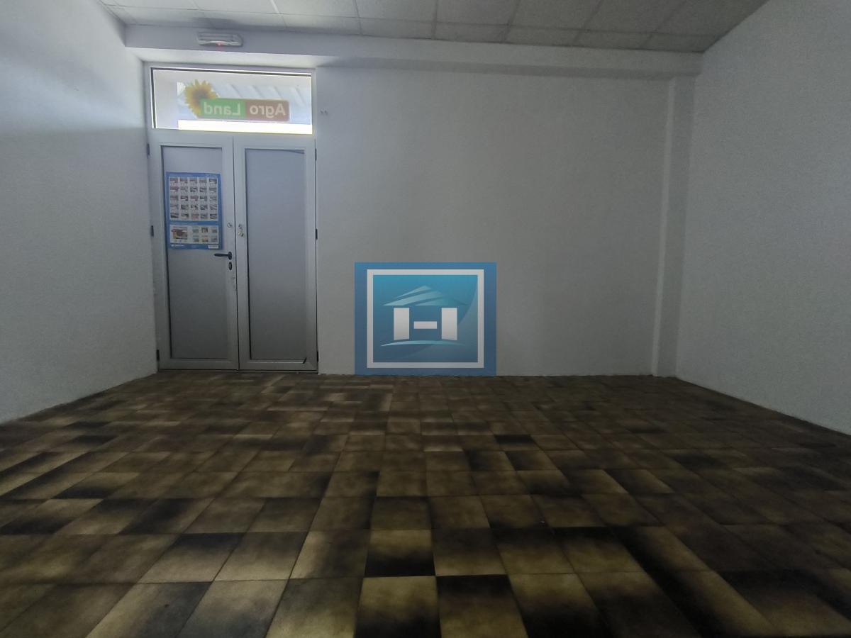 Top prilika za izdavanje! Poslovni prostor 230m² sa magacinom i parkingom!