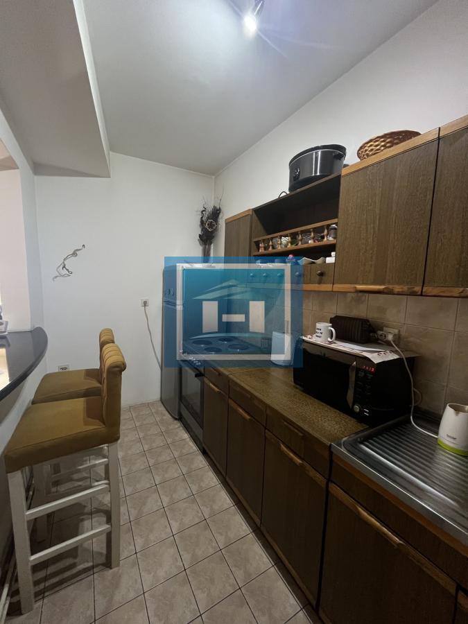 NASLOV: STAN KOJI OSVAJA NA PRVI POGLED — CENTAR, STIL I TRI SPAVAĆE SOBE!