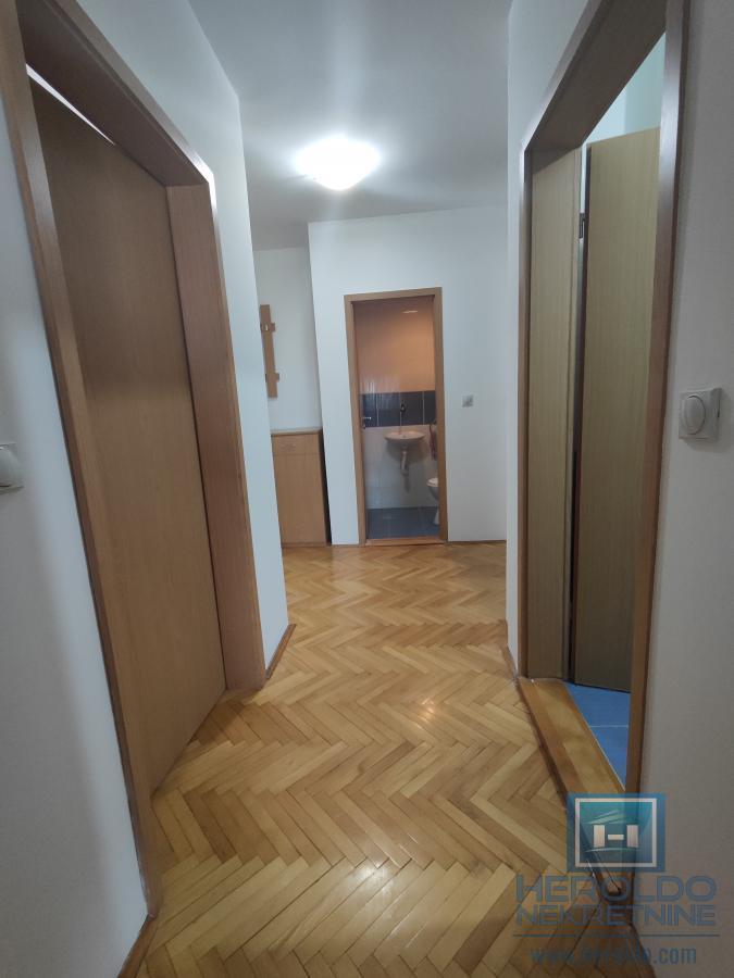 Trosoban stan u blizini Akva parka