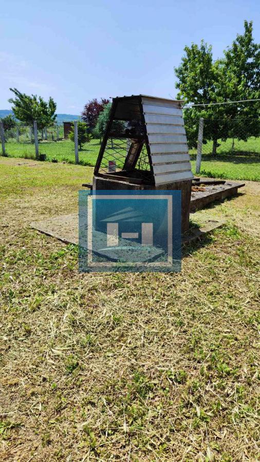 Domaćinstvo u okolini Jagodine sa 4 objekta na prostarom placu od 47 ari