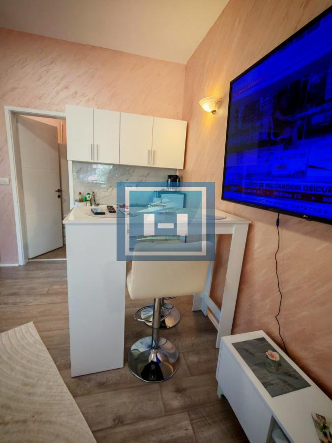 Izdaje se potpuno renovirana opremljena garsonjera