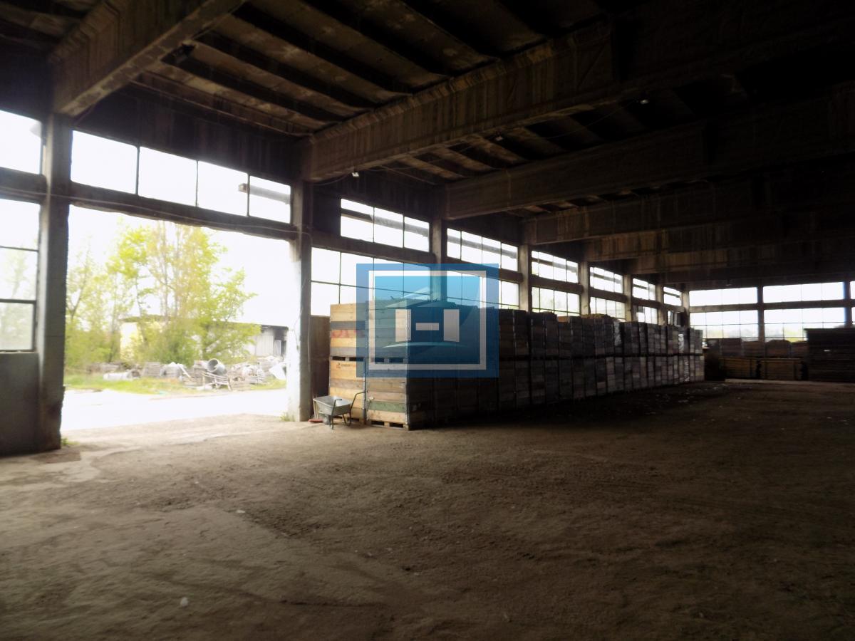 Hala za renoviranje sa kancelarijskim delom