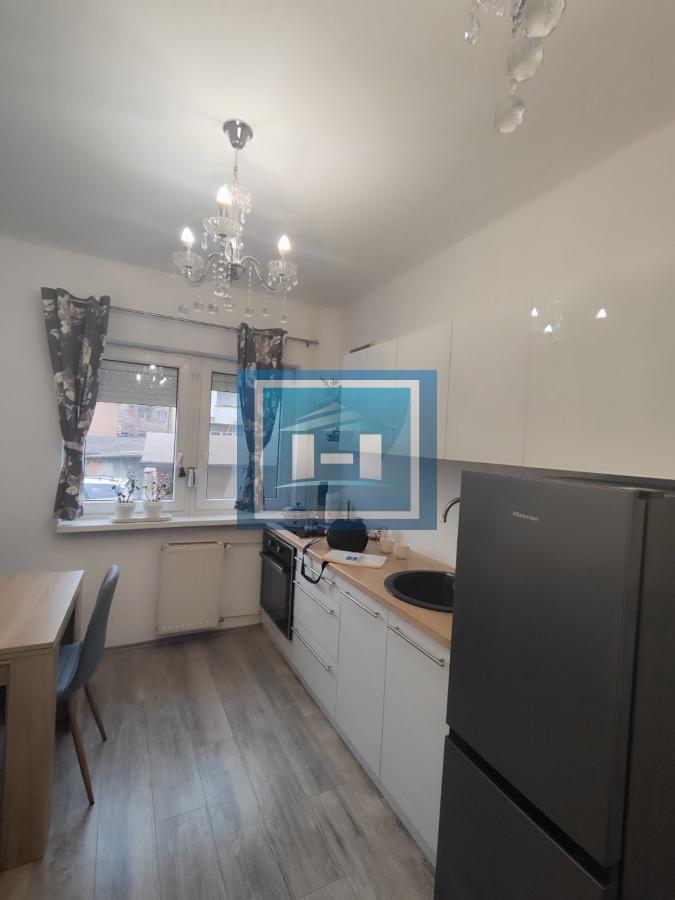 NAMEŠEN JEDNOSOBAN STAN NIŽE SPRATNOSTI U CENTRU JAGODINE