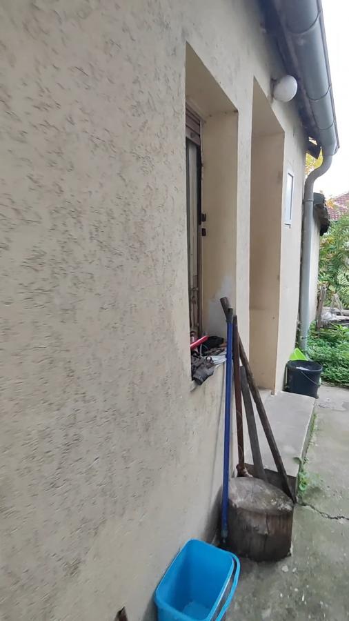 Stambeni i poslovni objekat sa dva lokala na placu od 4.6 ari u ulici Kneza Lazara u Jagodini