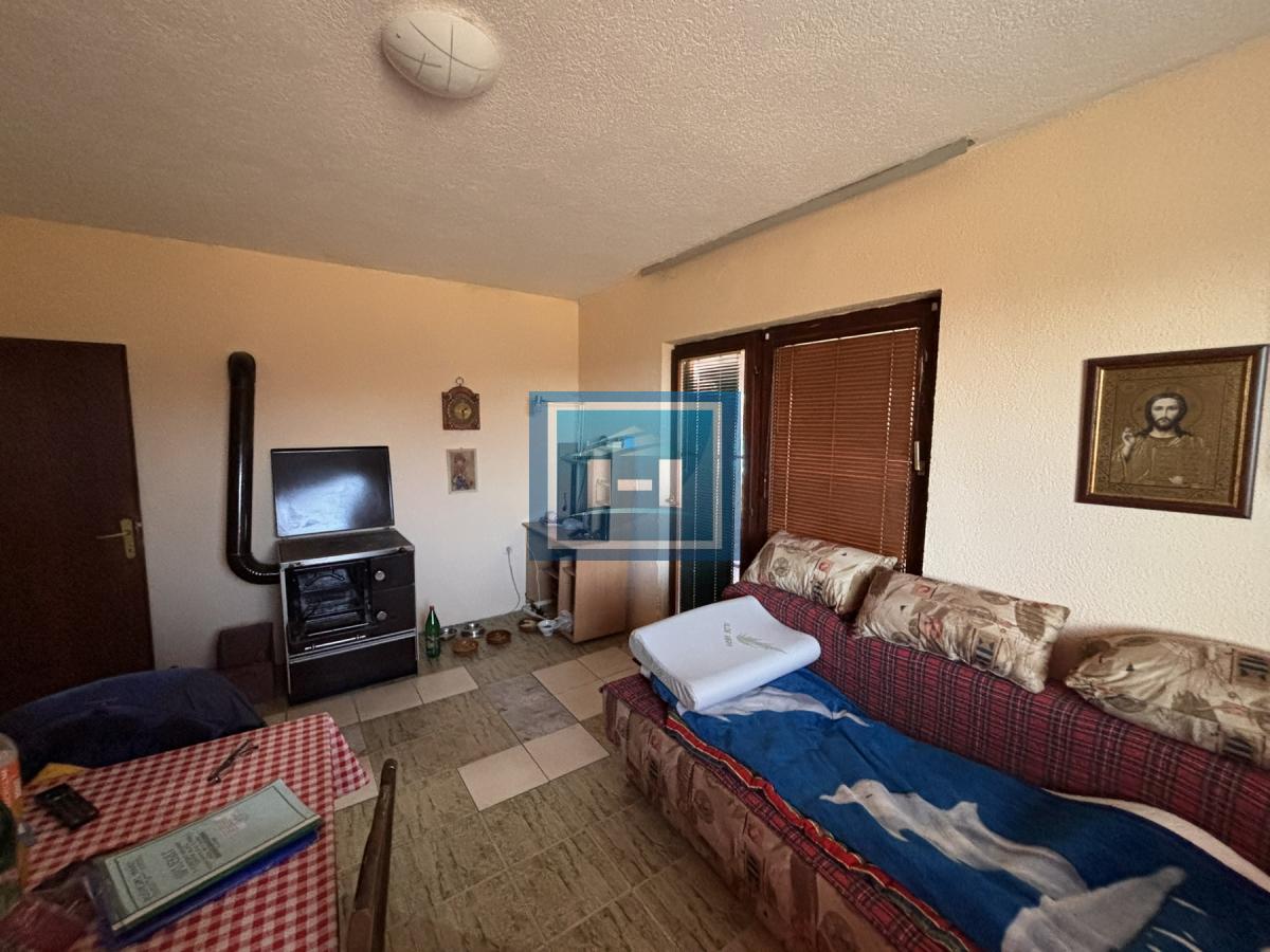 Kuća od 120m2 u naselju Kupusara na 7.39a placa