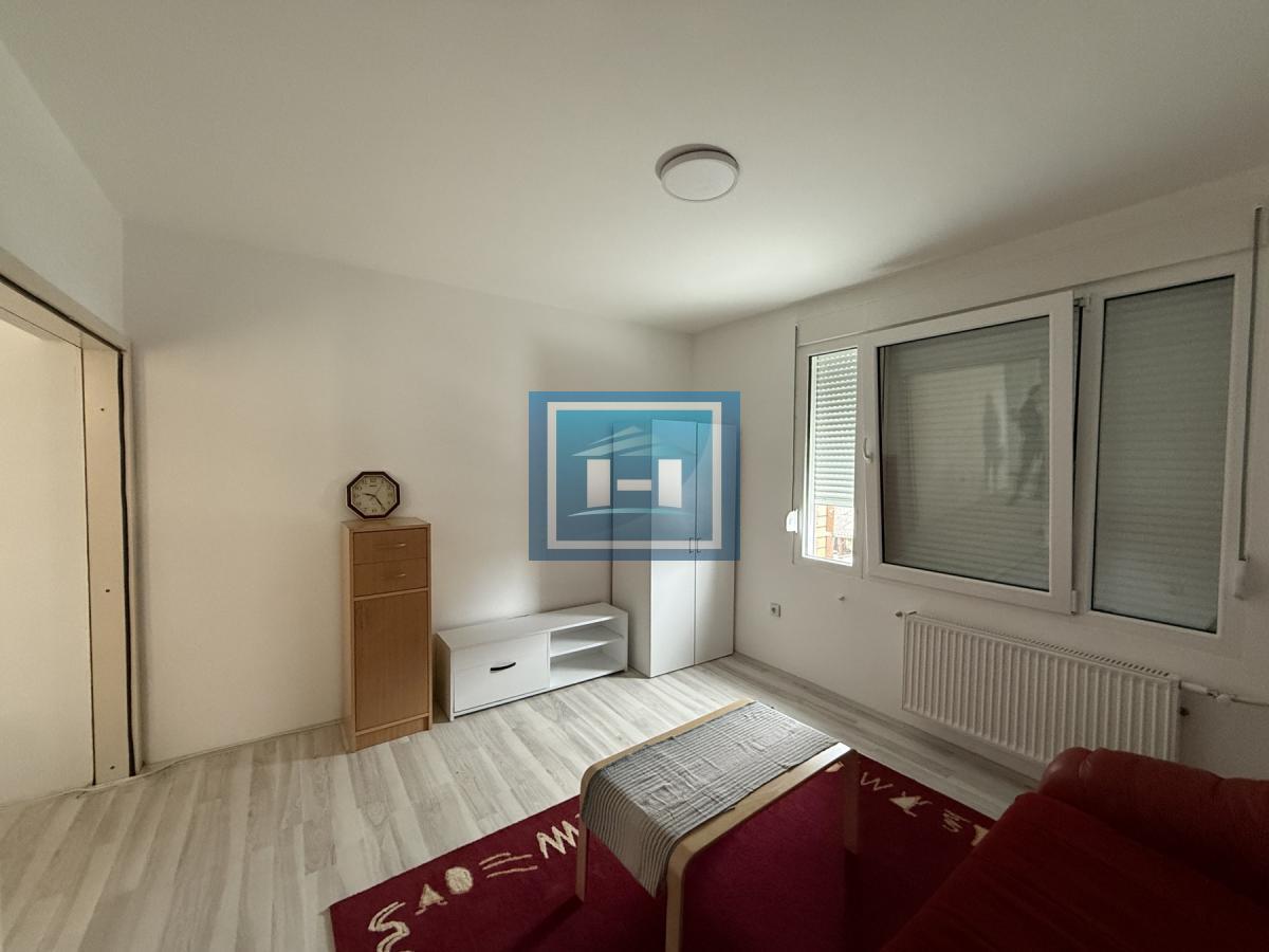 Izdaje se renoviran jednosoban stan – blizu centra