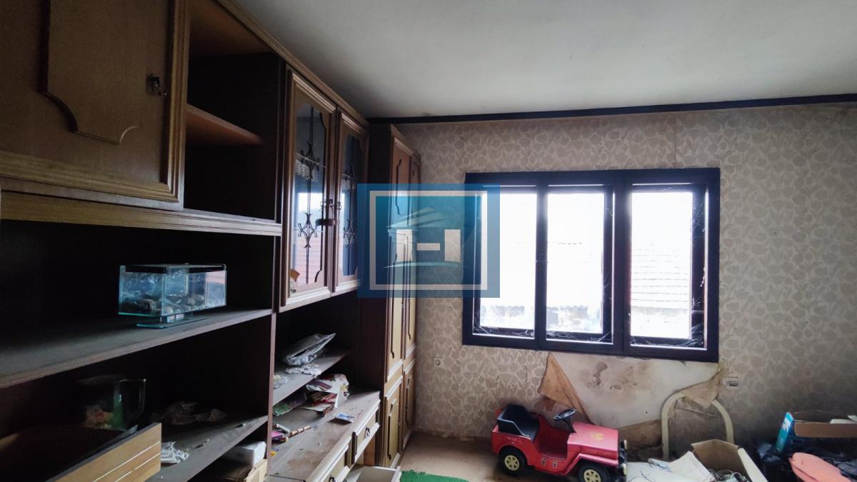 Kuća u centralnom delu Batočine pogodna za višečlane porodice