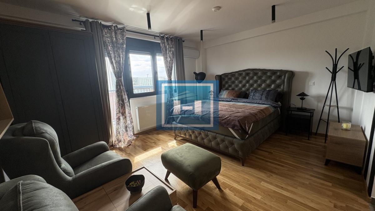 Na prodaju kompletno nameštena garsonjera površine 29 m² sa terasom