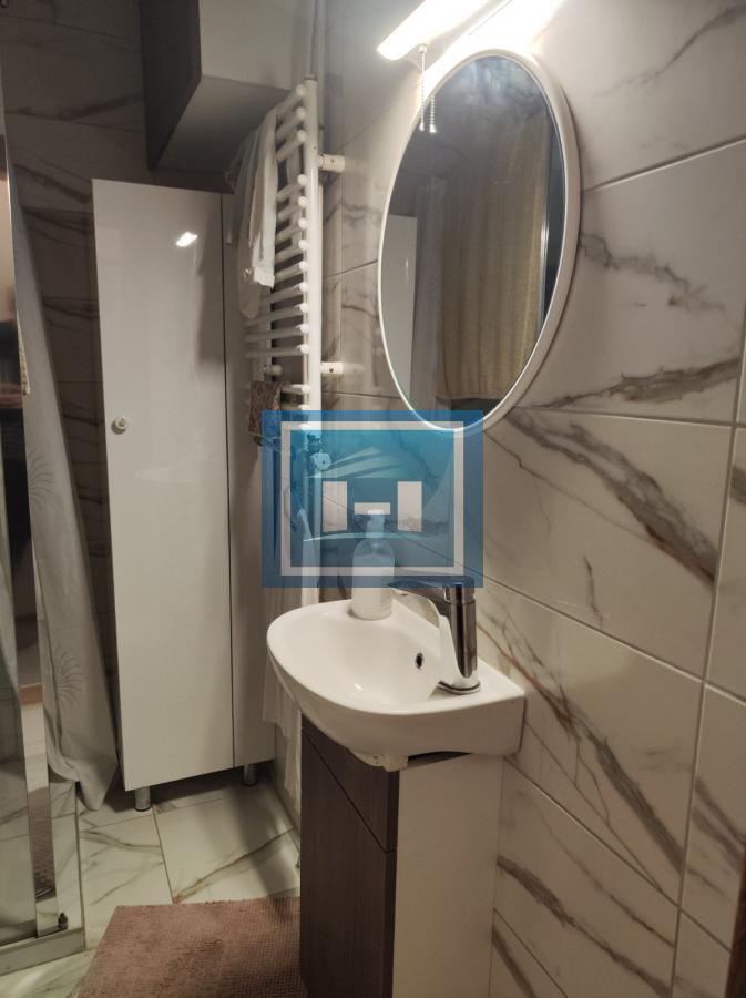 NAMEŠEN JEDNOSOBAN STAN NIŽE SPRATNOSTI U CENTRU JAGODINE