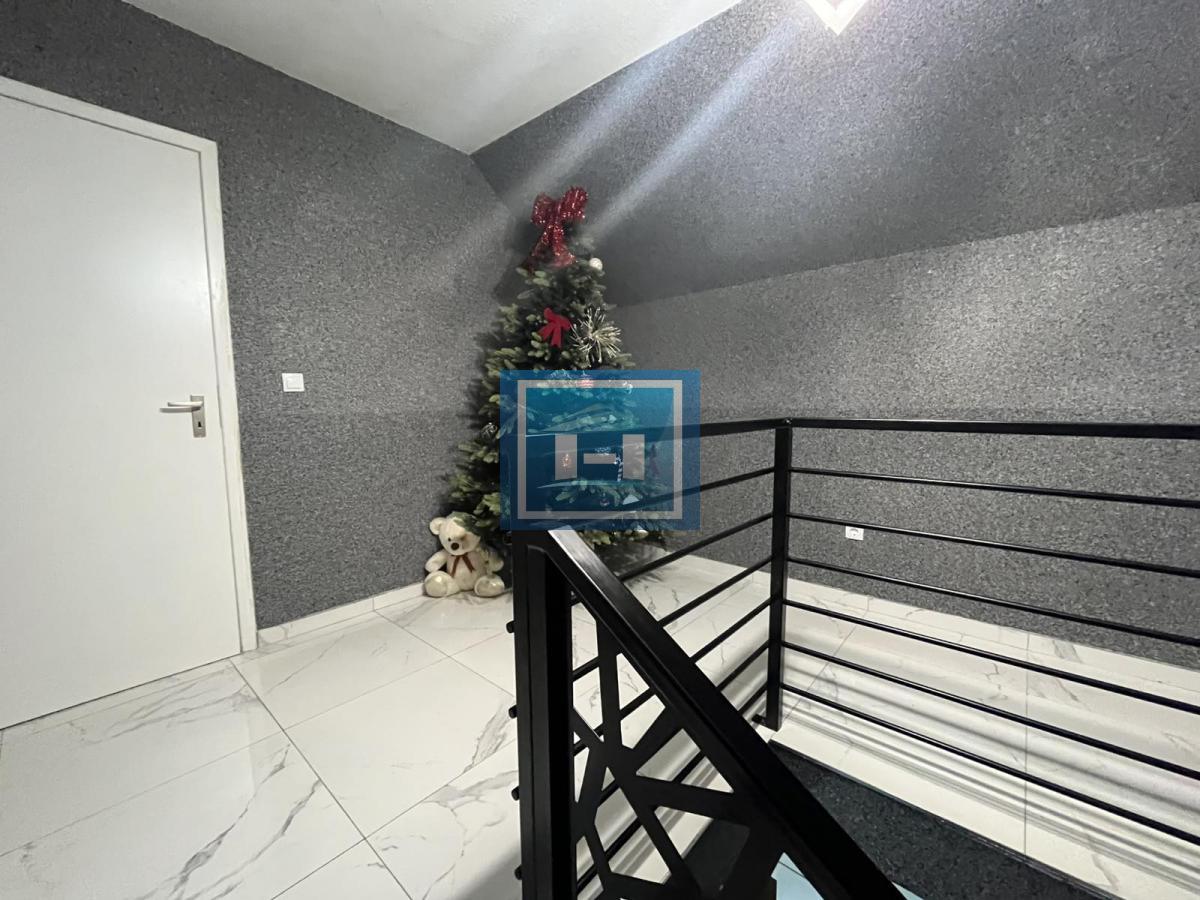 EKSKLUZIVNA PONUDA – Prostrana porodična kuća vrhunskog kvaliteta