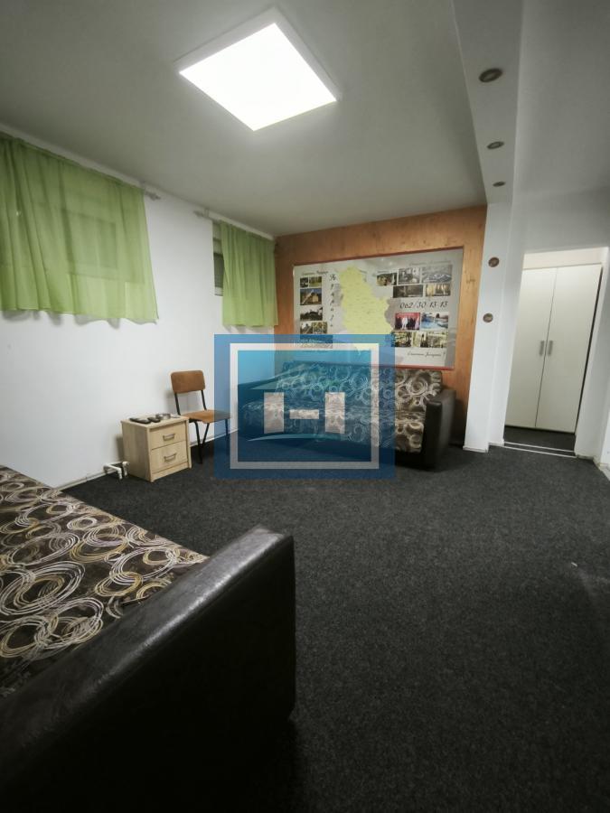 Na prodaju poslovni prostor od 82 m² u novijoj zgradi, s mogućnošću preuređenja u stambeni