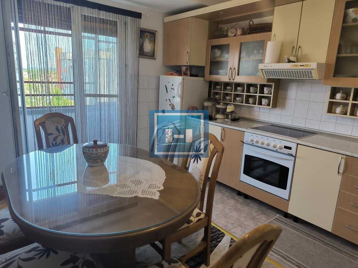 Na prodaju trosoban stan u Ćupriji