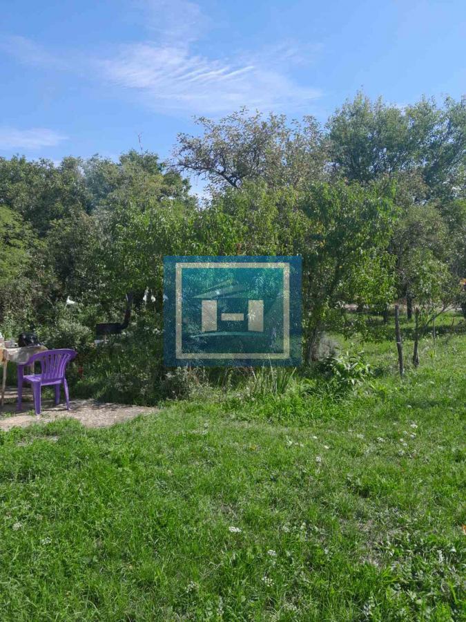 Na prodaju plac od 33 ara sa započetom kućom u Batočini!