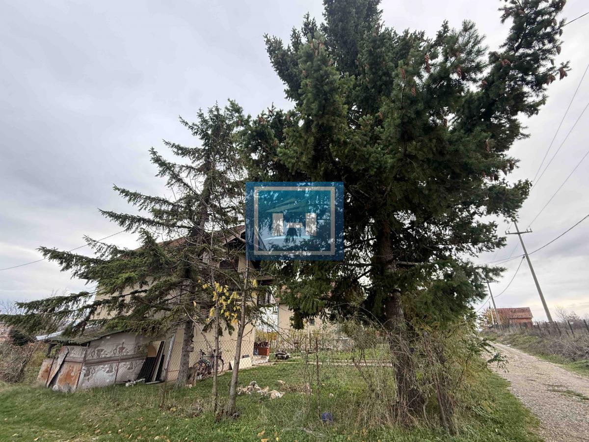 Kuća u okolini Jagodine na dva nivoa odmah useljiva sa svim priključcima