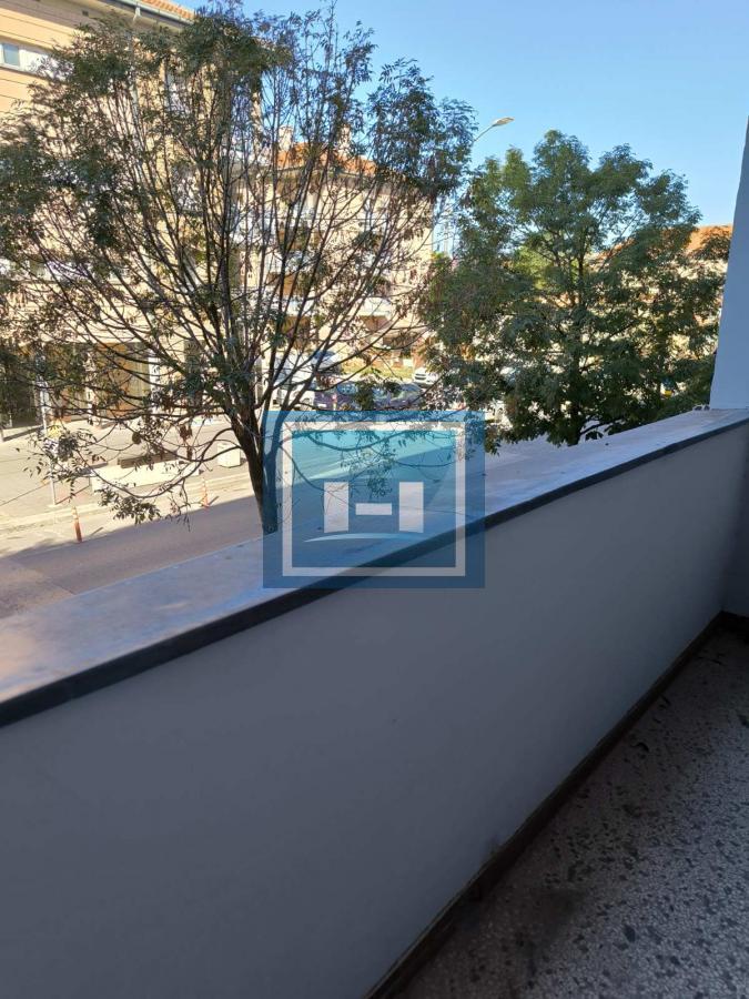 Stan 55 m² na glavnoj ulici – prvi sprat