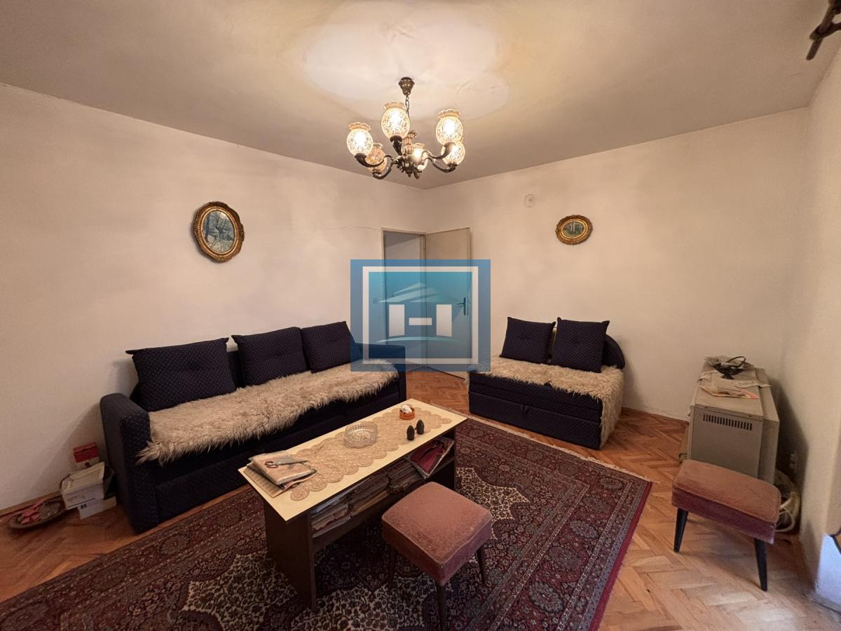 Stan na Strelištu sa podrumom i garažom - hitna prodaja!