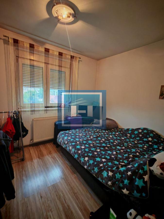 Trosoban stan u novogradnji sa parking mestom i podrumom