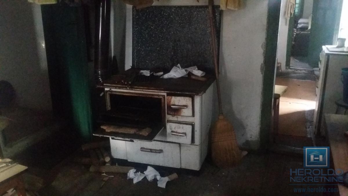 Starija kuća u centru sela Vojska