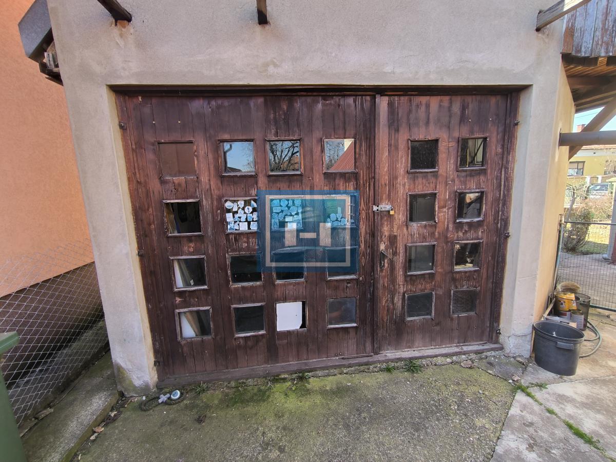 Na prodaju dve kuće sa garažom na 5.85 ari placa