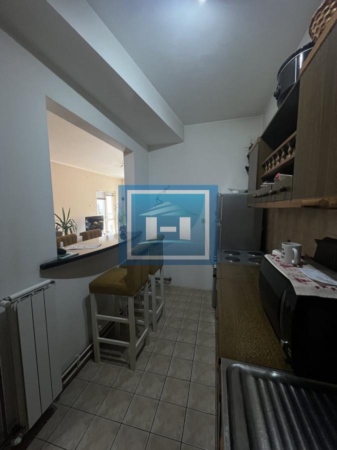 NASLOV: STAN KOJI OSVAJA NA PRVI POGLED — CENTAR, STIL I TRI SPAVAĆE SOBE!