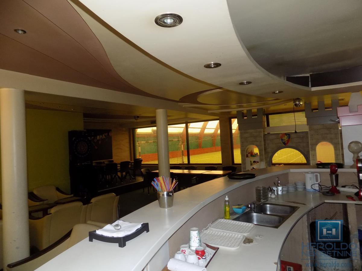 NA PRODAJU – BALON ZA FUDBAL SA KOMPLETNIM INVENTAROM