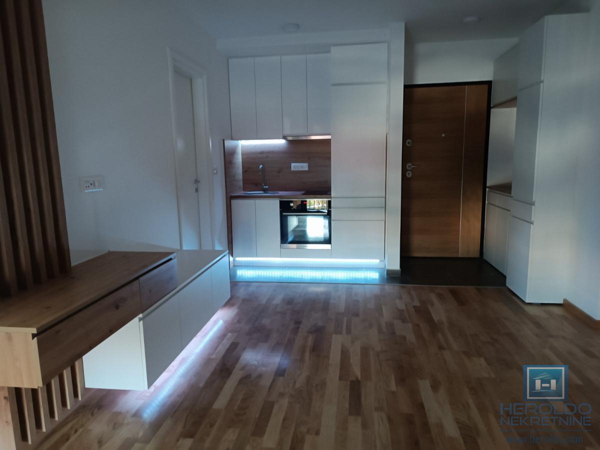 Jednosoban stan od 39m2 u Crnjanskom za izdavanje