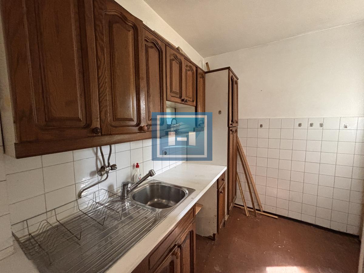 Izdaje se komforan stan -200e